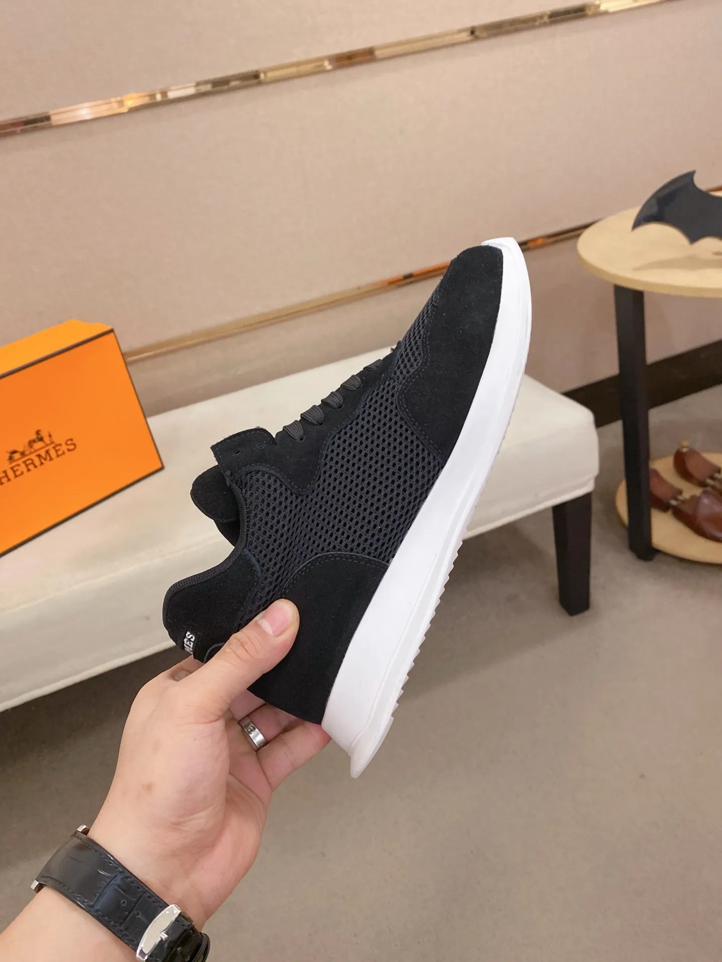 Men's clothing and shoes💰: 420💰《HERMES》【Classic Original Version】Hermès; Top 🔝 Purchasing Agency 🔍🔍Latest 🇺🇸Sold simultaneously at counters, original imported from Italy ▲▲ suede cowhide Equipped with breathable mesh ▲▲Exquisite workmanship (breathable mesh imported from Italy) sole: original sole provided by the original factory, ⚠️exclusive double-layer activity·TPR·rubber·combined molded outsole; Code number: 38-44